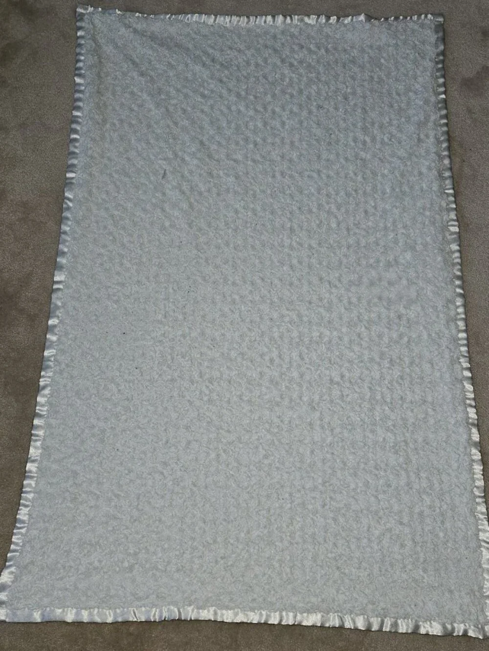 White Rosette Plush Blanket Soft Fleece Satin Trim 34x52
